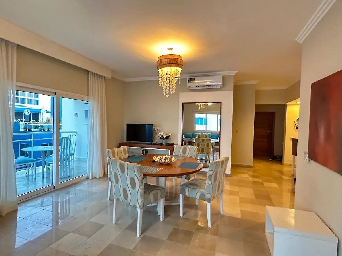 Beautiful Apartment On The Beach location